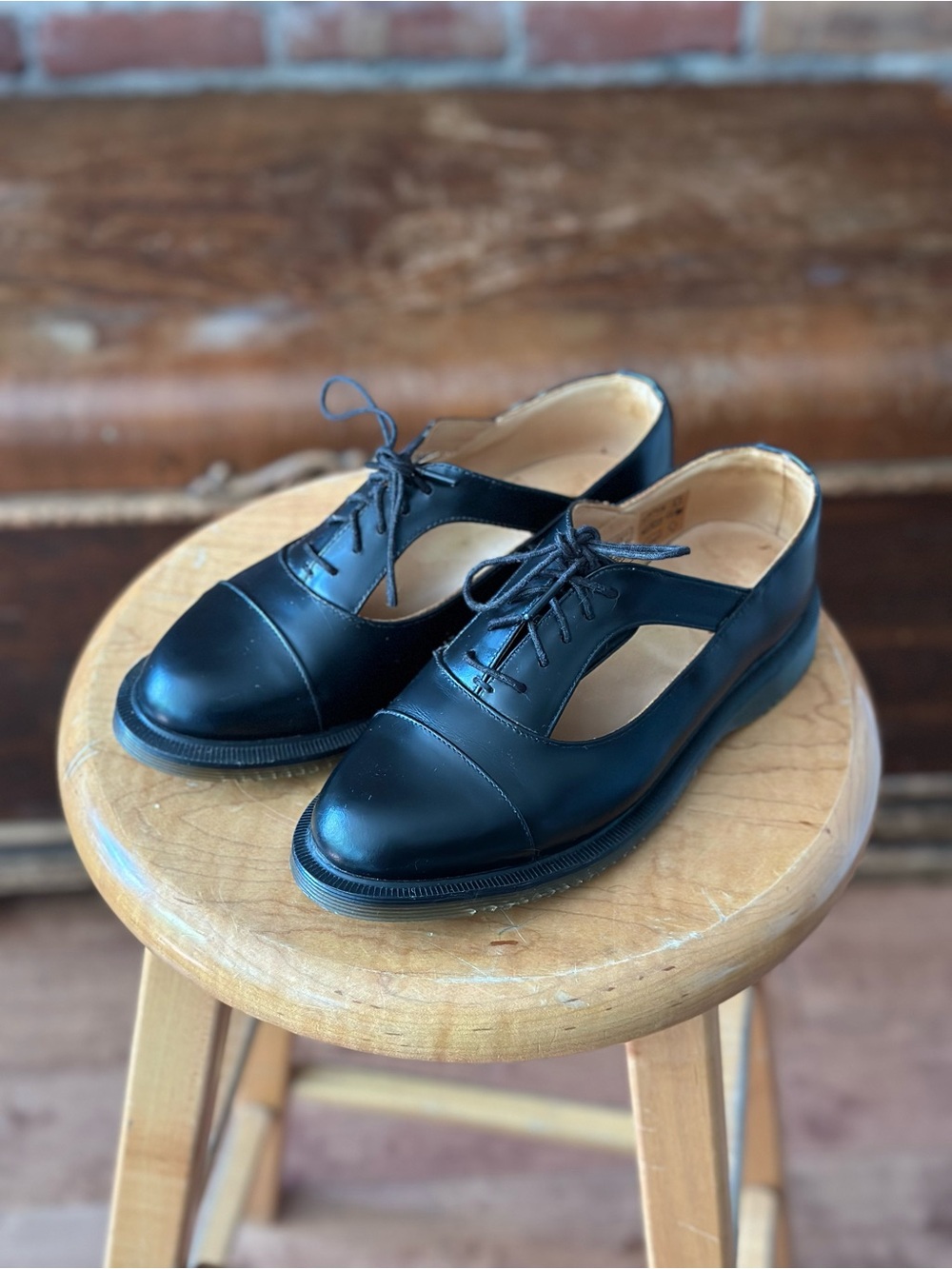 Dr. Martens Carrigan Black Leather Lace Up Cutout Oxford Shoes